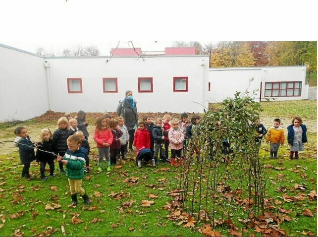 École maternelle : création d'une hutte